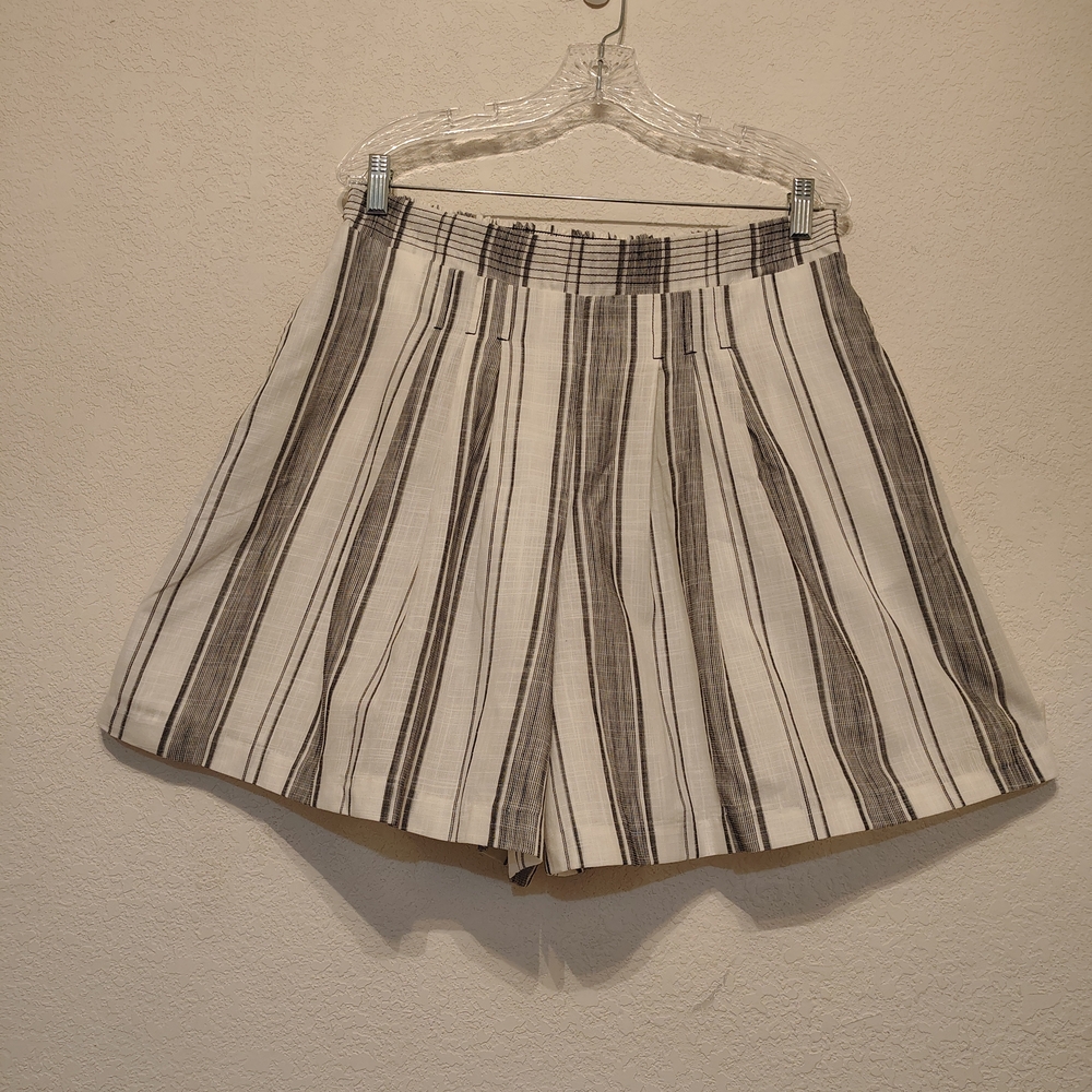 NWOT Gibson Latimer White Black Stripes Shorts Women's L Cotton Comfortable